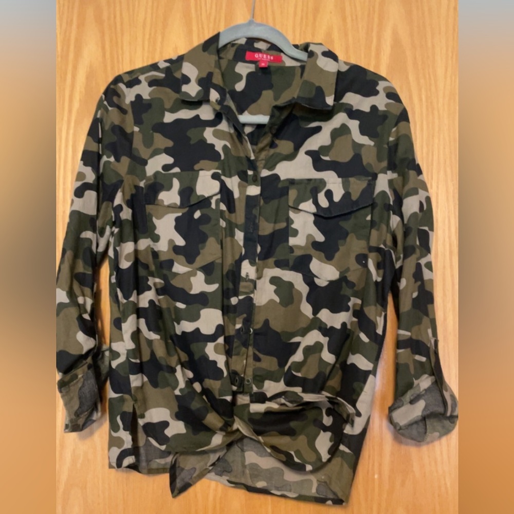 GUESS TOP